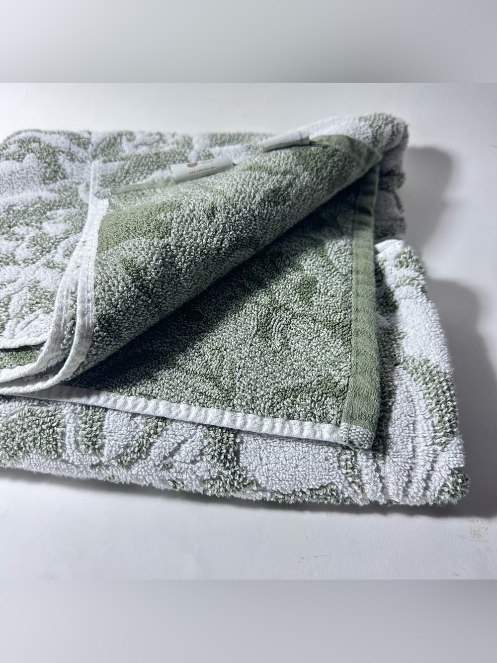 Threshold Bath Towel Floral Jacquard Light Green White 30” X 54” All Cotton 2023 - Picture 5 of 13